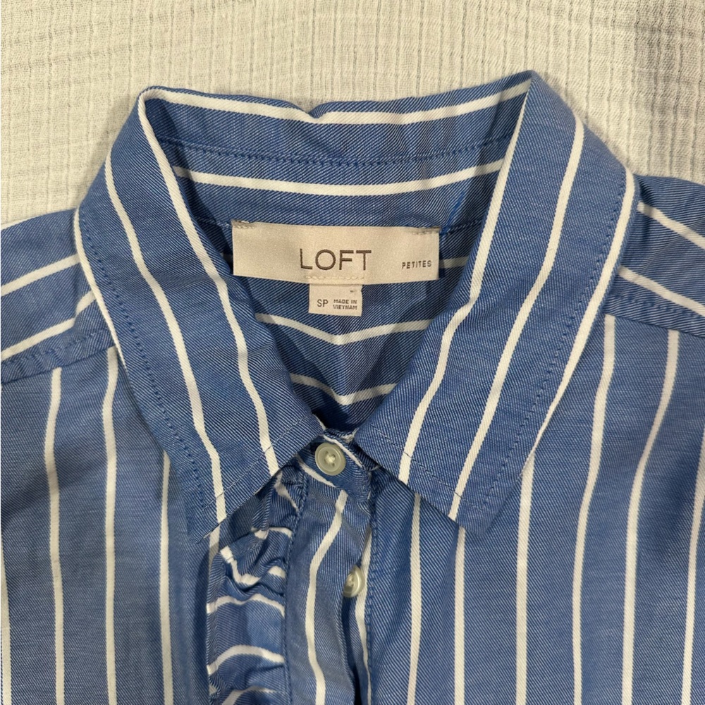 LOFT Blue & White Pinstripe Everyday Shirt• Button Up • Size Small/Petite